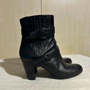 TAHARI ROBYN Black Leather Ankle Boots Size 7.5